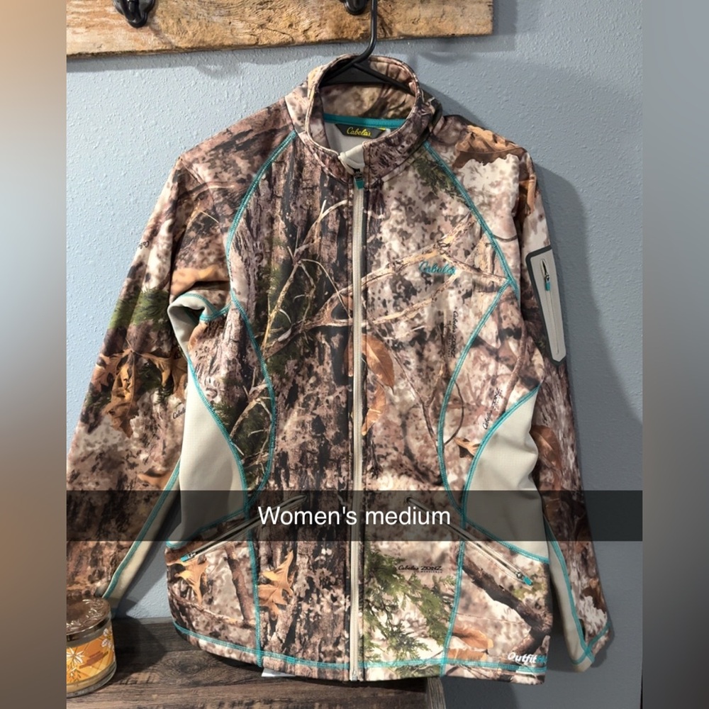 Women's size medium cabelas camo jacket